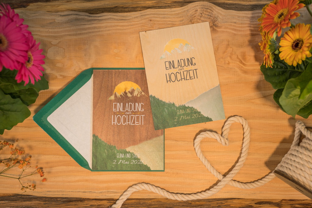 Holz-Hochzeitseinladungen mit Berg-Motiv
